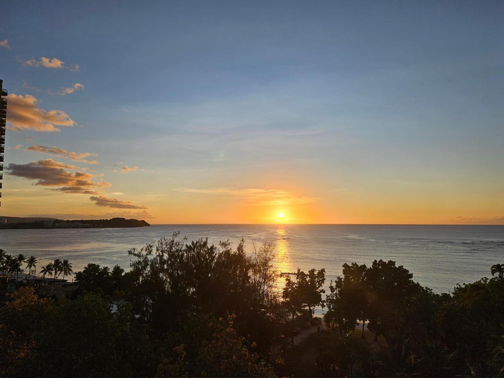 Guam Reef Hotel Тьюмон Екстер'єр фото